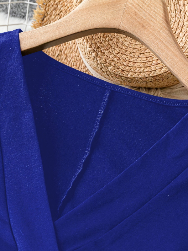 Женска плетена рокля с V-образно деколте, прав силует, средна дължина, дълги ръкави, елегантен стил, полиестер 95%+, Есен 2024