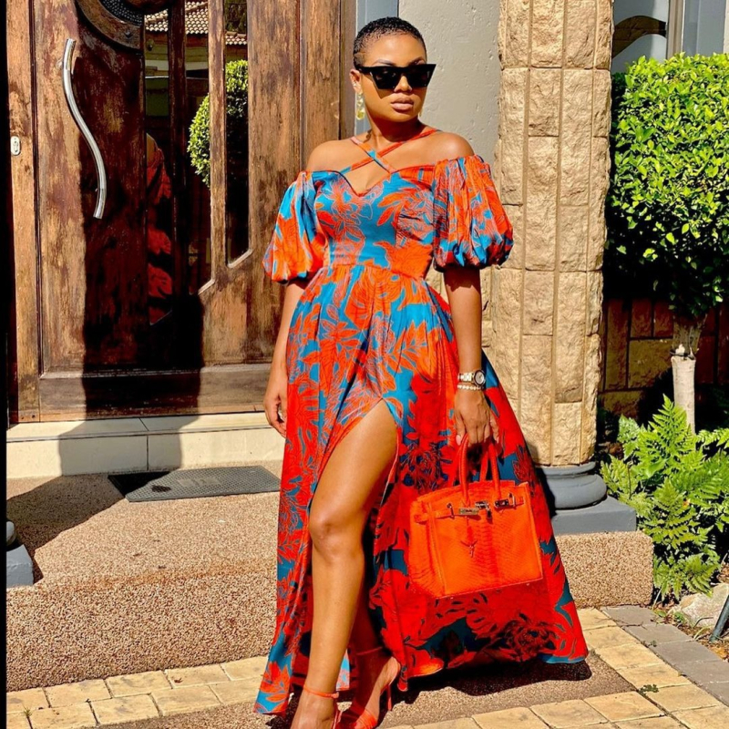 Рокля с принт, плисирана, без гръб, V-образно деколте, полиестер