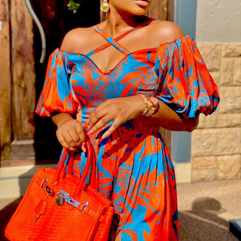 Рокля с принт, плисирана, без гръб, V-образно деколте, полиестер