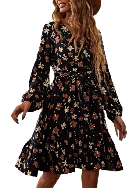 Rochie florală cu mâneci lungi, decolteu încrucișat, talie elastică, croială în A