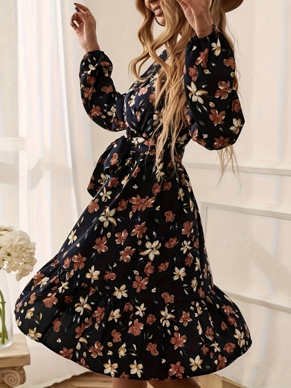 Rochie florală cu mâneci lungi, decolteu încrucișat, talie elastică, croială în A