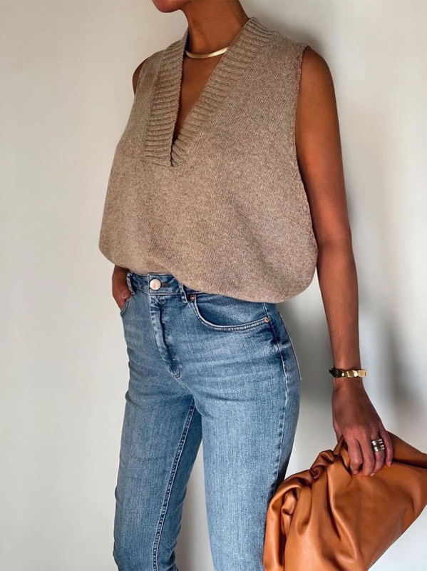 Szabad esésű, ujj nélküli kötött mellény V-nyakkal, középméretű őszi viselethez; Core-spun fonal; nyúl szőrszálból kevert; egyszínű mintázat