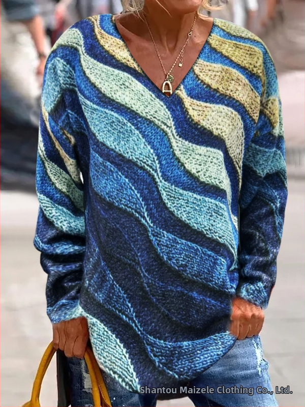 Дамски пуловер с V-образно деколте и жакардова шарка, тясна кройка, полиестерна материя