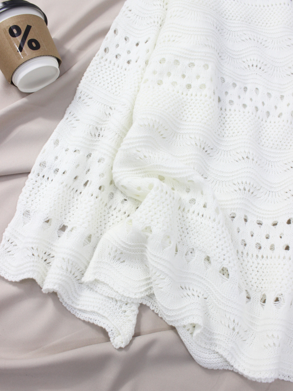 Ακρυλικό πουλόβερ με διατρήσεις, μακριά μανίκια καμπάνας, στρογγυλή λαιμόκοψη, άνετη γραμμή – street fashionista