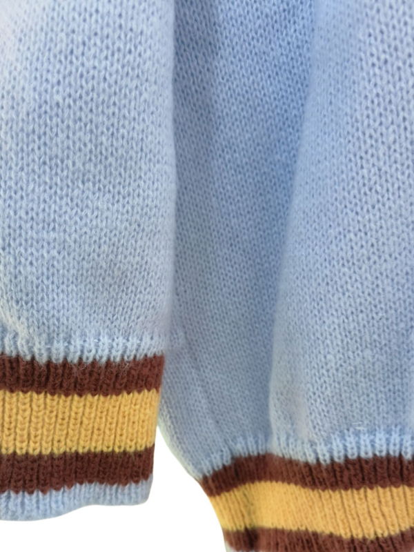 Cardigan tricotat cu glugă, model cu blocuri, buzunare, croi lejer, lungime medie, guler deschis, material poliester.