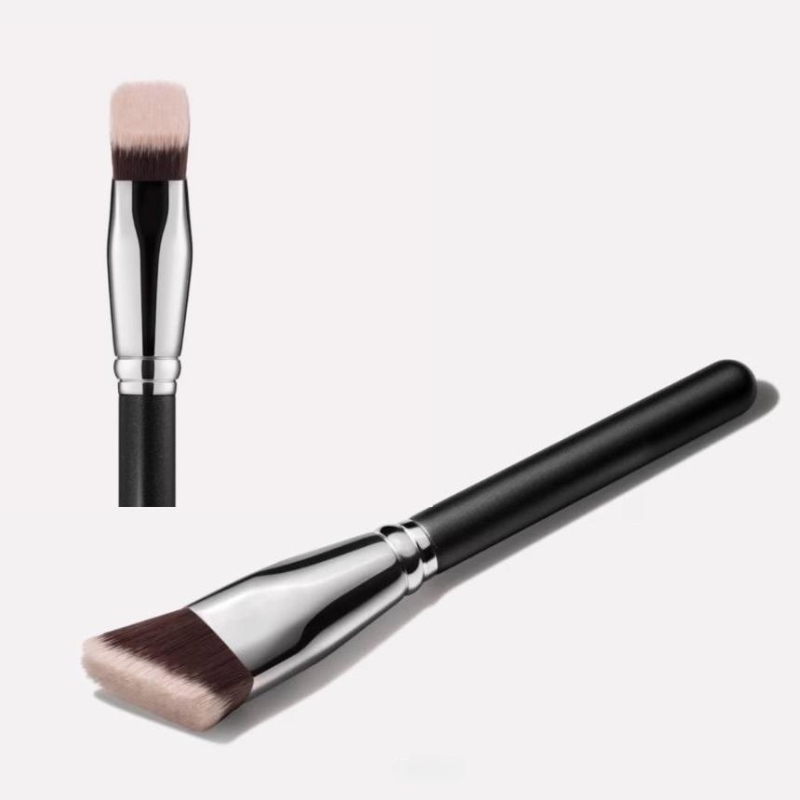 Πινέλο foundation με ξύλινη λαβή, συνθετικές ίνες, σετ από 1 τεμάχιο, συσκευασμένο σε σακούλα