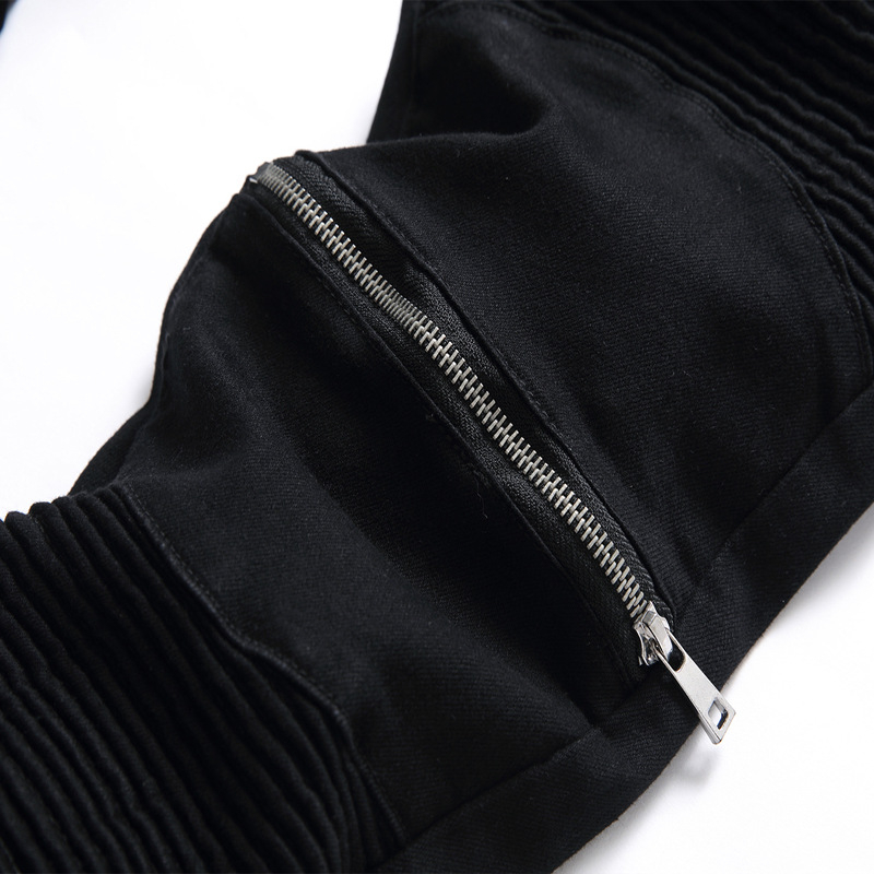 Egyenes szárú farmernadrág, középmagas derekú, 90% pamut, elől cipzár, mosott részletekkel