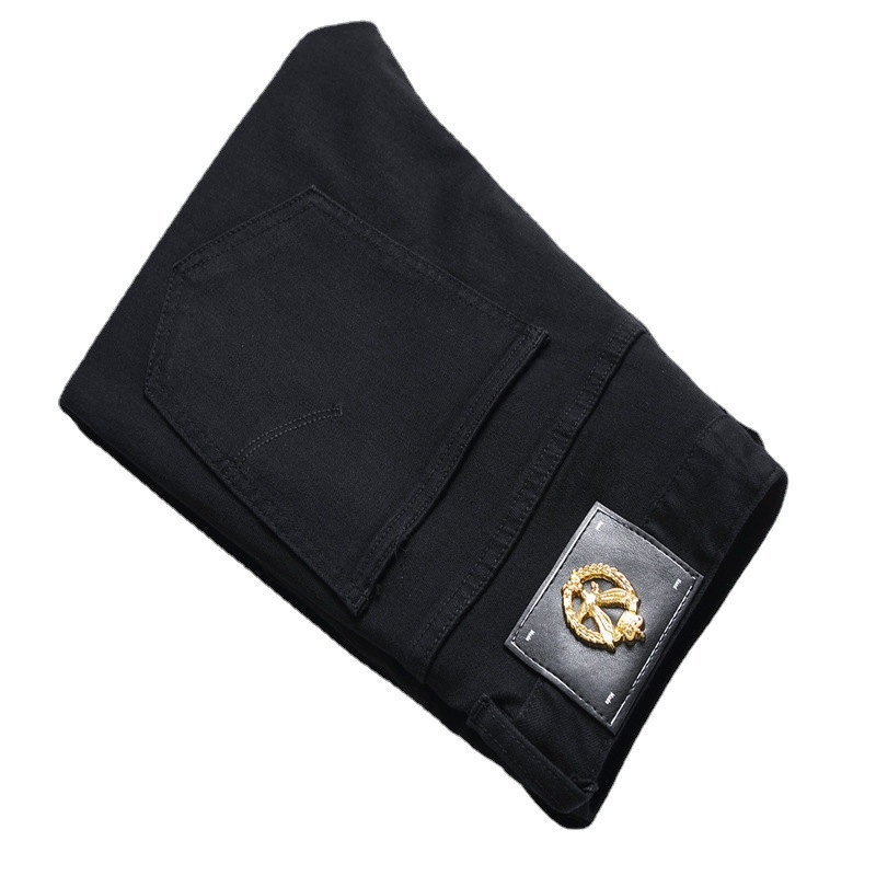 Egyenes szárú farmernadrág, középmagas derekú, 90% pamut, elől cipzár, mosott részletekkel