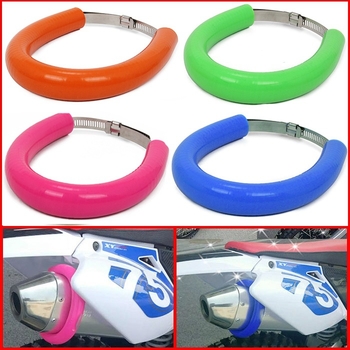 Off-road motorkerékpár kipufogócsövéhez készült védő gumigyűrű, esés- és égésvédelmi funkcióval