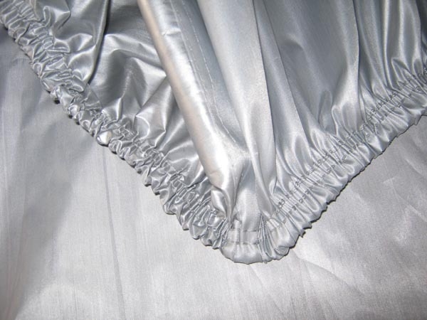 Universali automobilio dangtis, apsauginis nuo saulės ir dulkių, UV apsauga; medžiaga: nailono audinys; suderinamas su įvairiais modeliais; svoris: apie 1 kg; taikomos specifikacijos: įvairios