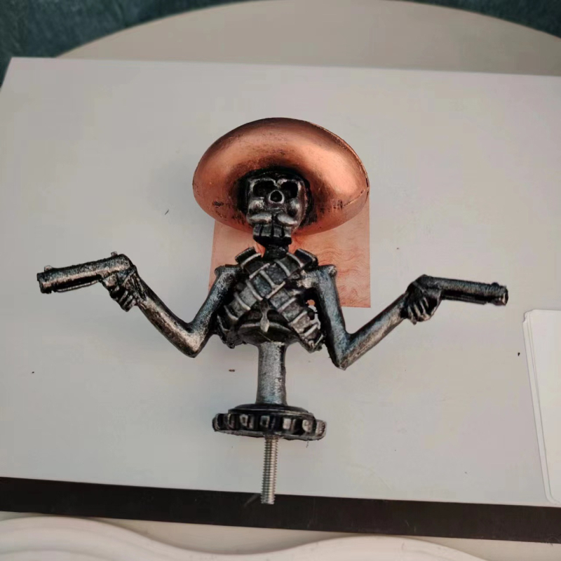 Scultură decor pentru capotă: Skull Gunslinger Cowboy - rășină, stil modern simplu (Material: rășină; Tip material: plastic, rășină; Categoria: meșteșuguri din rășină; Ambalare: carton)