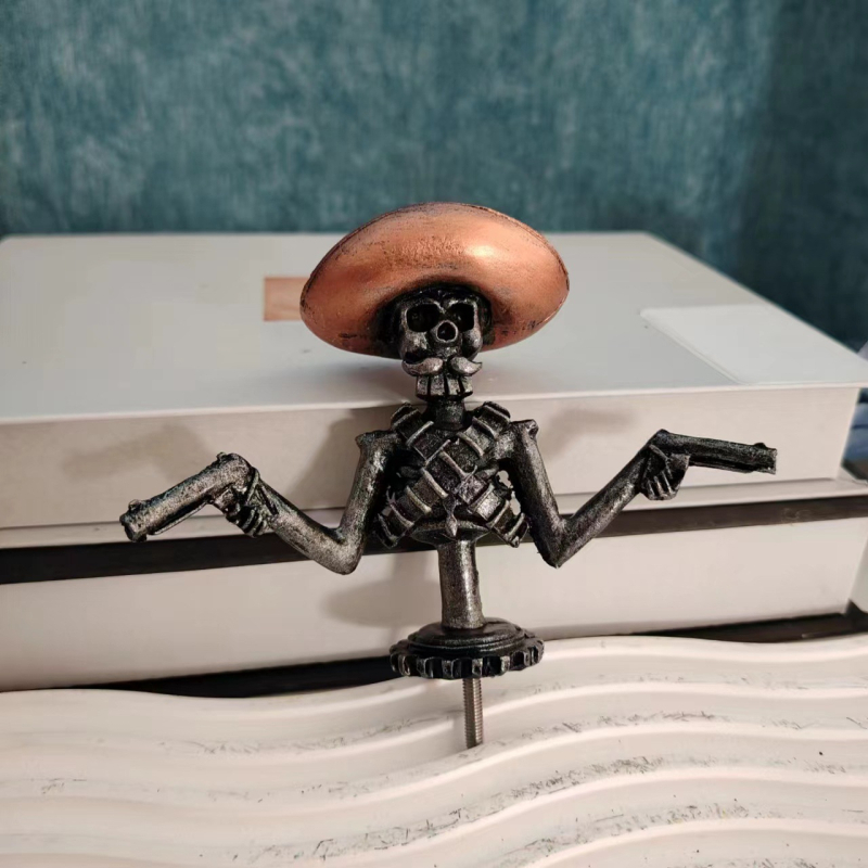 Scultură decor pentru capotă: Skull Gunslinger Cowboy - rășină, stil modern simplu (Material: rășină; Tip material: plastic, rășină; Categoria: meșteșuguri din rășină; Ambalare: carton)
