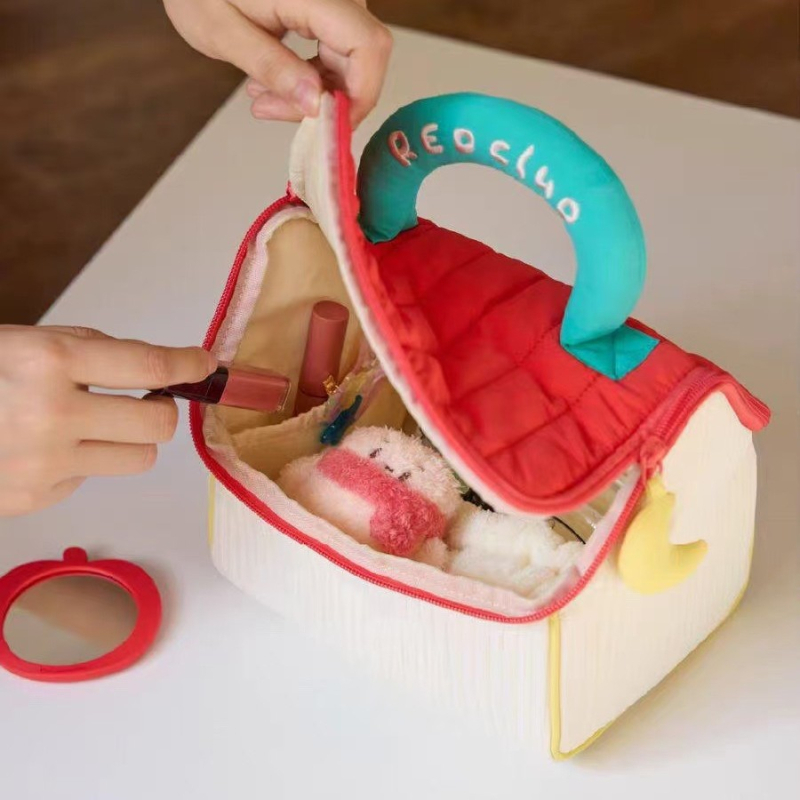 Kozmetikai táska csíkos mintával, poliészter anyag, poliészter bélés, légáteresztő és antibakteriális