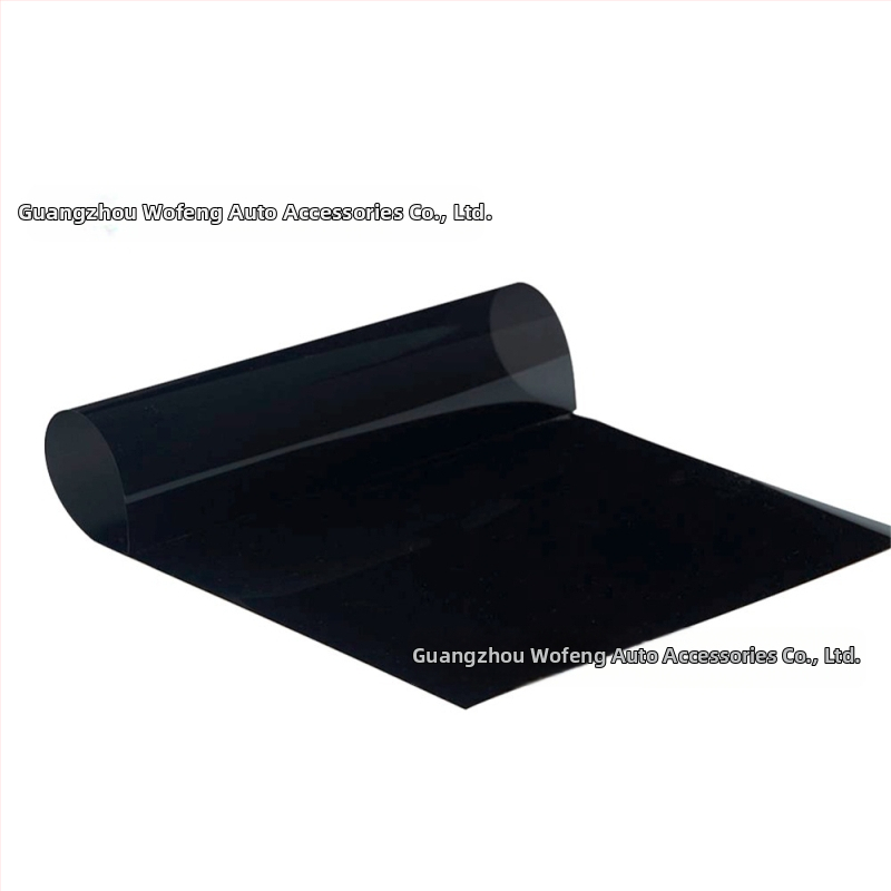 Автомобилен слънчев филм за стъкла — пропускливост на светлина 15–50%, топлоизолация 80%, UV защита 80%, отражение на видимата светлина 50%.