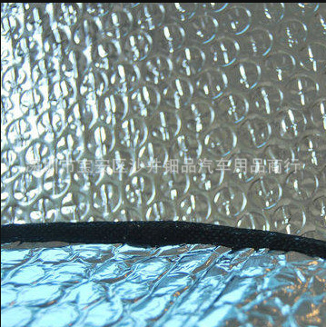 Automobilio saulės skydelis su aliuminine folija, dryžių raštas, tvirtinimas siurbtukais, priekinio stiklo apsauga nuo radiacijos