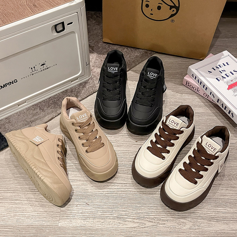 Női vastag talpú tornacipő — PU felsőrész, bőr toe cap, gumitalp, alacsony boka, fűzőzárás, tavasz 2025