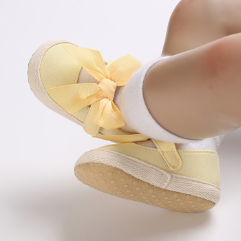 Bērnu kurpes 12–36 mēnešu vecumam: elpojoša auduma augšdaļa, anti-slip zole, Velcro aizdare, princeses stils
