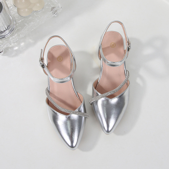 Παιδικά σανδάλια με τακούνι για κορίτσια — στυλ πριγκίπισσα, επάνω μέρος από συνθετικό δέρμα, σόλα TPR, αγκράφα με κλείσιμο