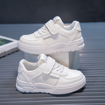 Gyerek sportcipő syntetikus bőr felsőrésszel, csúszásmentes gumitalppal, Velcro-zár, mindennapi casual stílus.