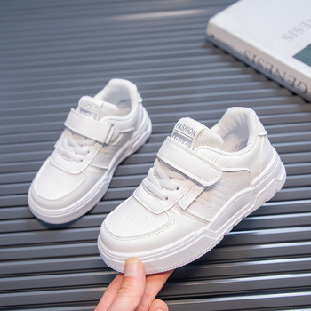 Παιδικά αθλητικά παπούτσια με συνθετικό δέρμα στην επάνω επιφάνεια, αντιολισθητική σόλα από καουτσούκ, κλείσιμο Velcro, καθημερινό στυλ.