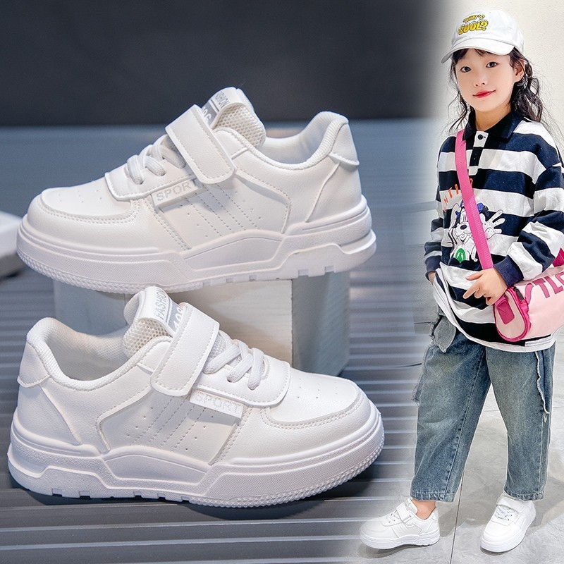 Gyerek sportcipő syntetikus bőr felsőrésszel, csúszásmentes gumitalppal, Velcro-zár, mindennapi casual stílus.