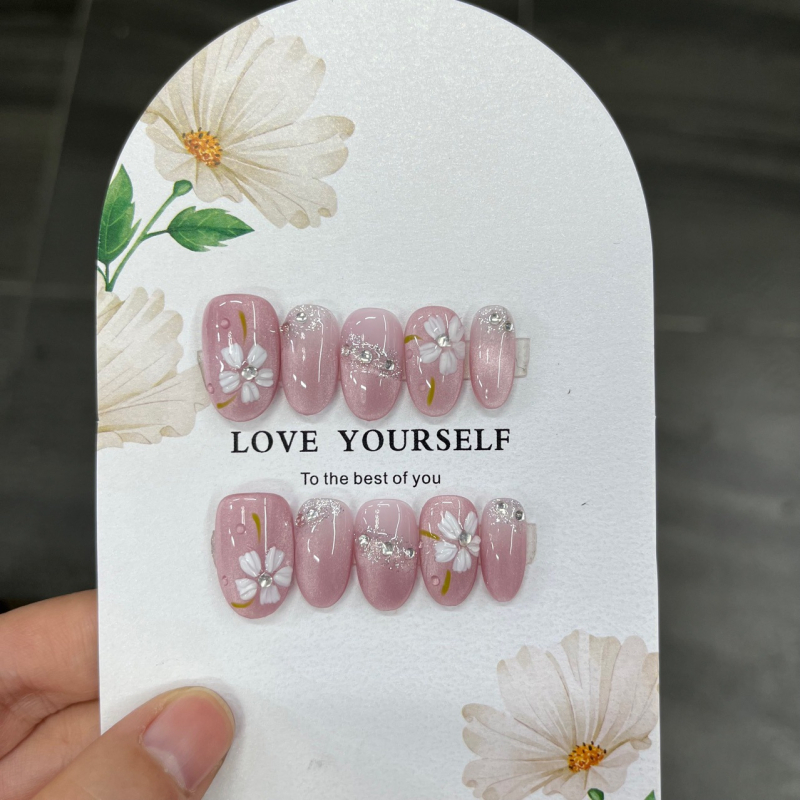 Νύχια κόλλησης με στυλ cat-eye και floral μοτίβο για κυρίες (Μάρκα: Daewoo; Στυλ: Cat eye, Little fresh; Μοτίβο: Λουλούδια; Στόχος κοινού: Κυρίες)