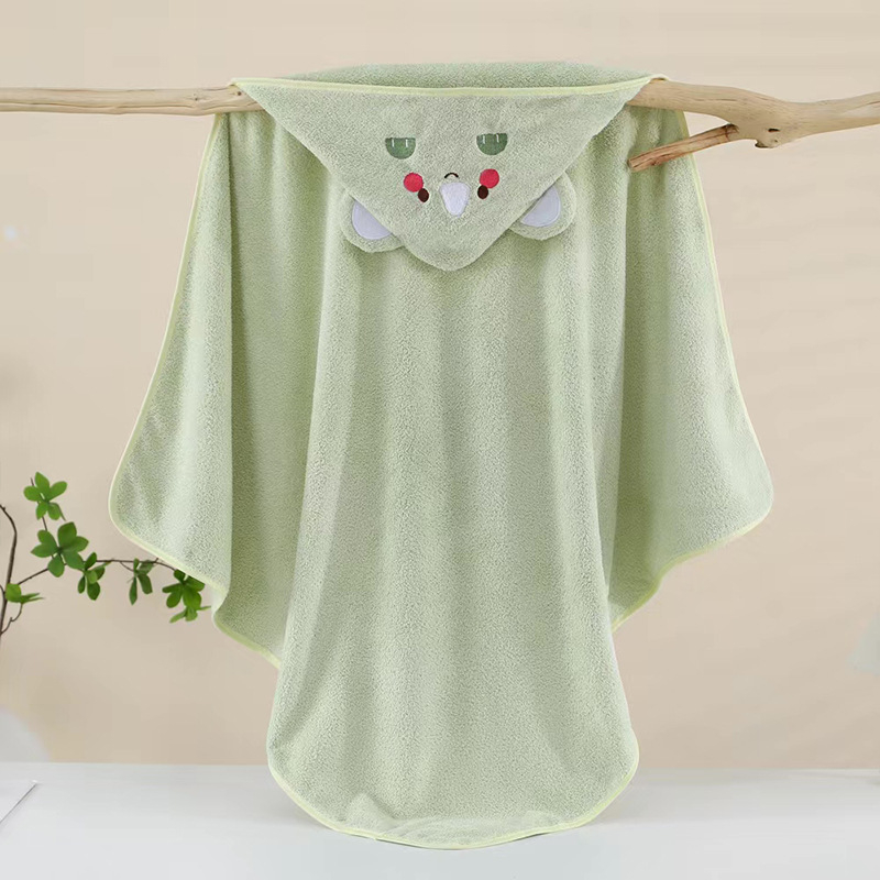 Kūdikių antklodė su gobtuvu iš koralų veliūro – minkšta, sugerianti, žiemai skirta vaikams (medžiaga: koralų veliūras; pagrindinis audinys: 90% poliesteris; svoris: 360 g; sezonas: žiema; tinkama vaikams)