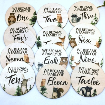 Κύκλινο ξύλινο αξεσουάρ για ορόσημα μωρού με σχέδιο ζώων του δάσους, έτος γέννησης και μήνας, διπλής όψης εκτύπωση