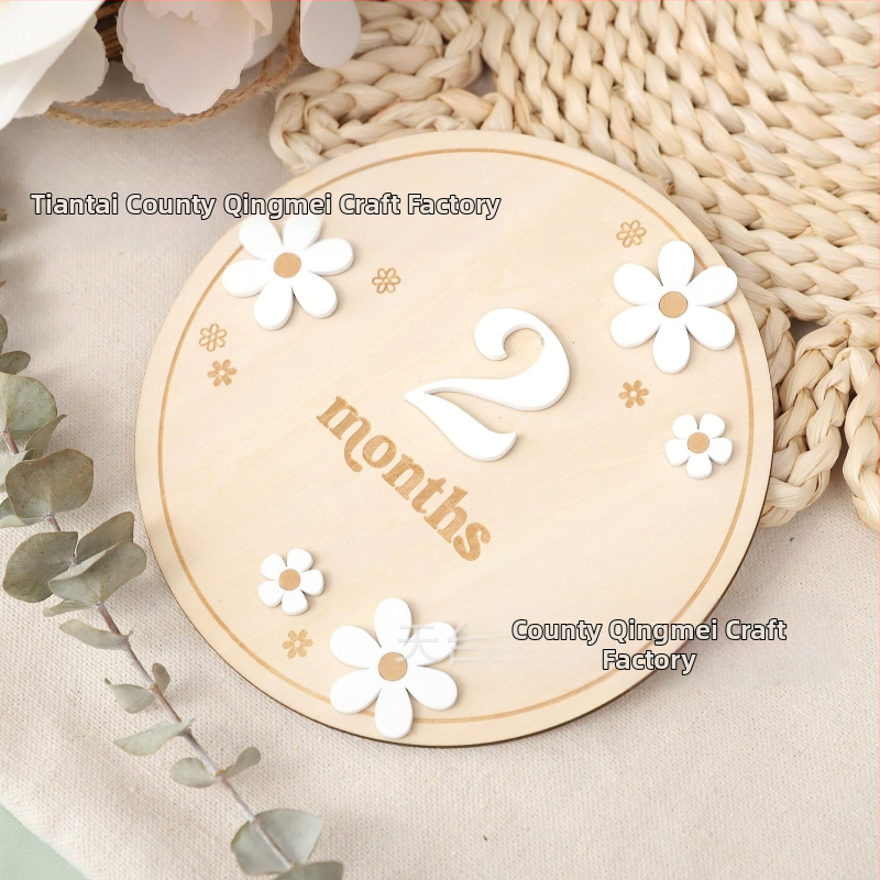 Drevený detský míľnik – kruhový Boxwood znak narodenia s jednostranou kvetinovou výzdobou