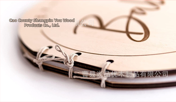 Κυκλικό ξύλινο άλμπουμ βάπτισης μωρού με χαραγμένο εξώφυλλο — DIY μνήμη και βιβλίο ευχών σε cartoon στυλ; Υλικό: ξύλο; Μάρκα: Shangpinyou; Κατηγορία: Διακοσμητικά; Στυλ: Μοντέρνος μινιμαλισμός