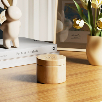 Medinė atminimų dėžutė pieno dantims ir plaukams su srieginiu dangteliu