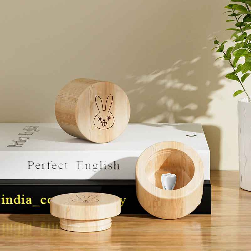 Medinė atminimų dėžutė pieno dantims ir plaukams su srieginiu dangteliu