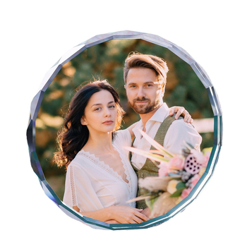Kristāla dekors ar personalizētu iegravētu attēlu; Lingcai Crystal; Kategorija: Rakstzīmes; Iepakojums: kartona iepakojums; Piemērots kāzām, dzimšanas dienām, beigšanai un jauna mājokļa iegādei.