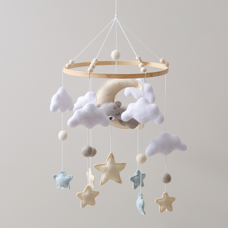 Звънче за креватче от дърво и филц — ръчно изработено, без монтаж, успокояващ за сън за деца 0–3 години