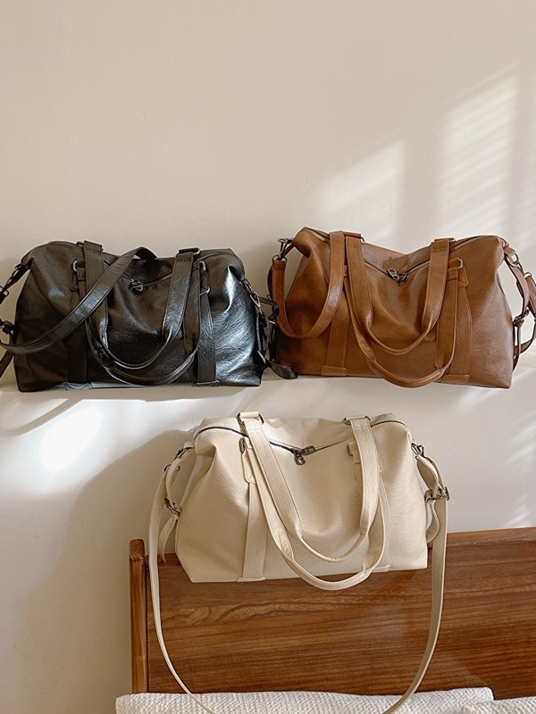 PU anyagú tote táska, vízszintes négyzet alakú, cipzáras nyitás, poliészter bélés