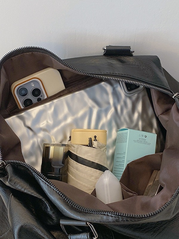 PU anyagú tote táska, vízszintes négyzet alakú, cipzáras nyitás, poliészter bélés