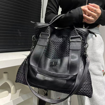 Valódi bőr tote táska, városi minimalist stílus, vízszintes négyzet alakú, cipzáras záródás, belső zseb a telefon számára, poliészter bélés.