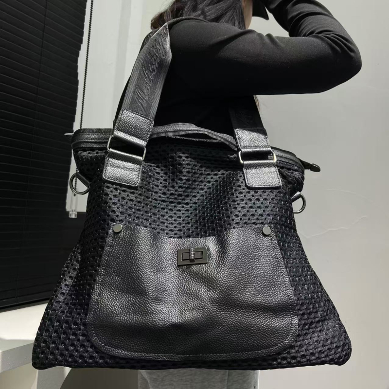 Valódi bőr tote táska, városi minimalist stílus, vízszintes négyzet alakú, cipzáras záródás, belső zseb a telefon számára, poliészter bélés.