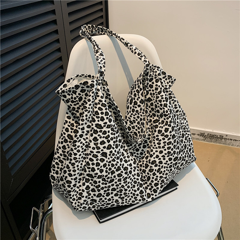 Leopard mintás vászon tote táska - Utcai stílus (Leopard minta, Vászon, Két vállpánt, Nincs bélés)