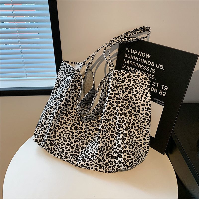 Leopard mintás vászon tote táska - Utcai stílus (Leopard minta, Vászon, Két vállpánt, Nincs bélés)