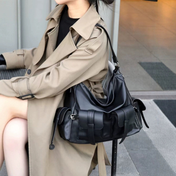 Γυναικεία τσάντα από PU δέρμα, με ώμο και crossbody, street-style σχέδιο, χωρητικότητα 20–35 L, επένδυση πολυεστέρα, μοντέλο 5485