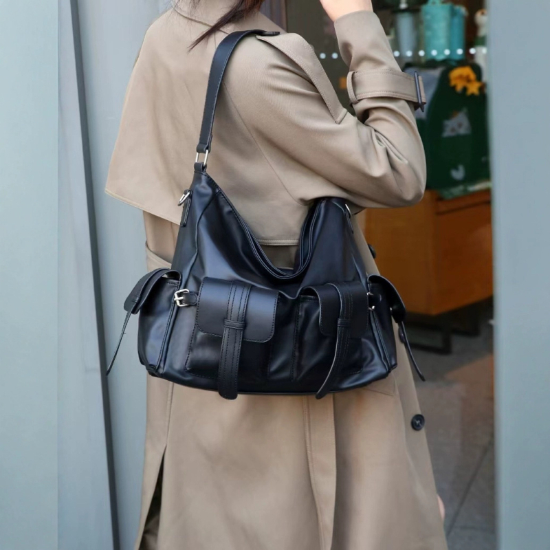 Női PU bőr váll- és keresztbody táska, utcai stílus, kapacitás 20–35 L, belső poliészter bélés, modell 5485