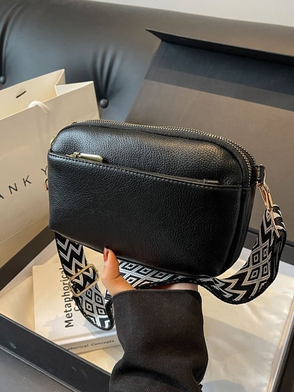 Női PU bőrtáska, vízszintes négyzet alakú, cipzáras záródás, poliészter bélés, belső cipzáras zseb és telefonzseb, puha anyag, egy vállpánttal, városi minimalista stílus