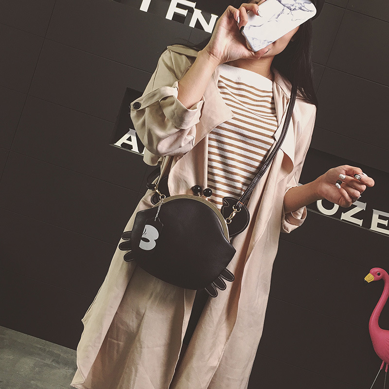 Női mini PU oldaltáska – street trend stílus, kapcsos záródás (latch), cipzáras zseb és zseb a telefon számára, háromdimenziós külső dizájn