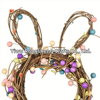 Κρεμαστό διακοσμητικό Πάσχα: στεφάνι με λαγουδάκι και αυγά, φιόγκος — Μάρκα Little Saint, Υλικό: Πλαστικό, Στυλ: Πάσχα, Κατηγορία: Κρεμάμενα διακοσμητικά