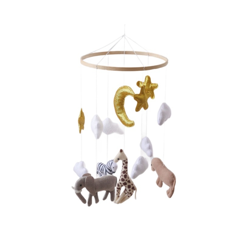 Фелтено джунгълско животно — звънче за кошара на бебето, успокояващо за сън и подпомагащо развитието на зрение и координация ръка-око, опаковано в кутия