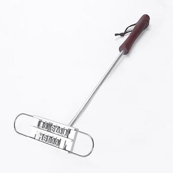 Háromrészes grillsütő branding készlet betűkkel — betűs márkajelzés és grillsütő lenyomat