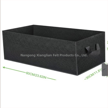 Ültetőzsák, nemszövött anyagból, lélegző és korrózióálló, padlóra állítható kivitelben, otthoni kertészkedéshez és erkélyi zöldségtermesztéshez.