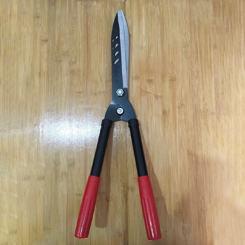 metszőolló vasnyéllel és mangán acél pengével kertrendezésre, oltásra és gyepápolásra