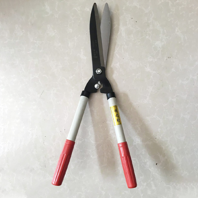 metszőolló vasnyéllel és mangán acél pengével kertrendezésre, oltásra és gyepápolásra